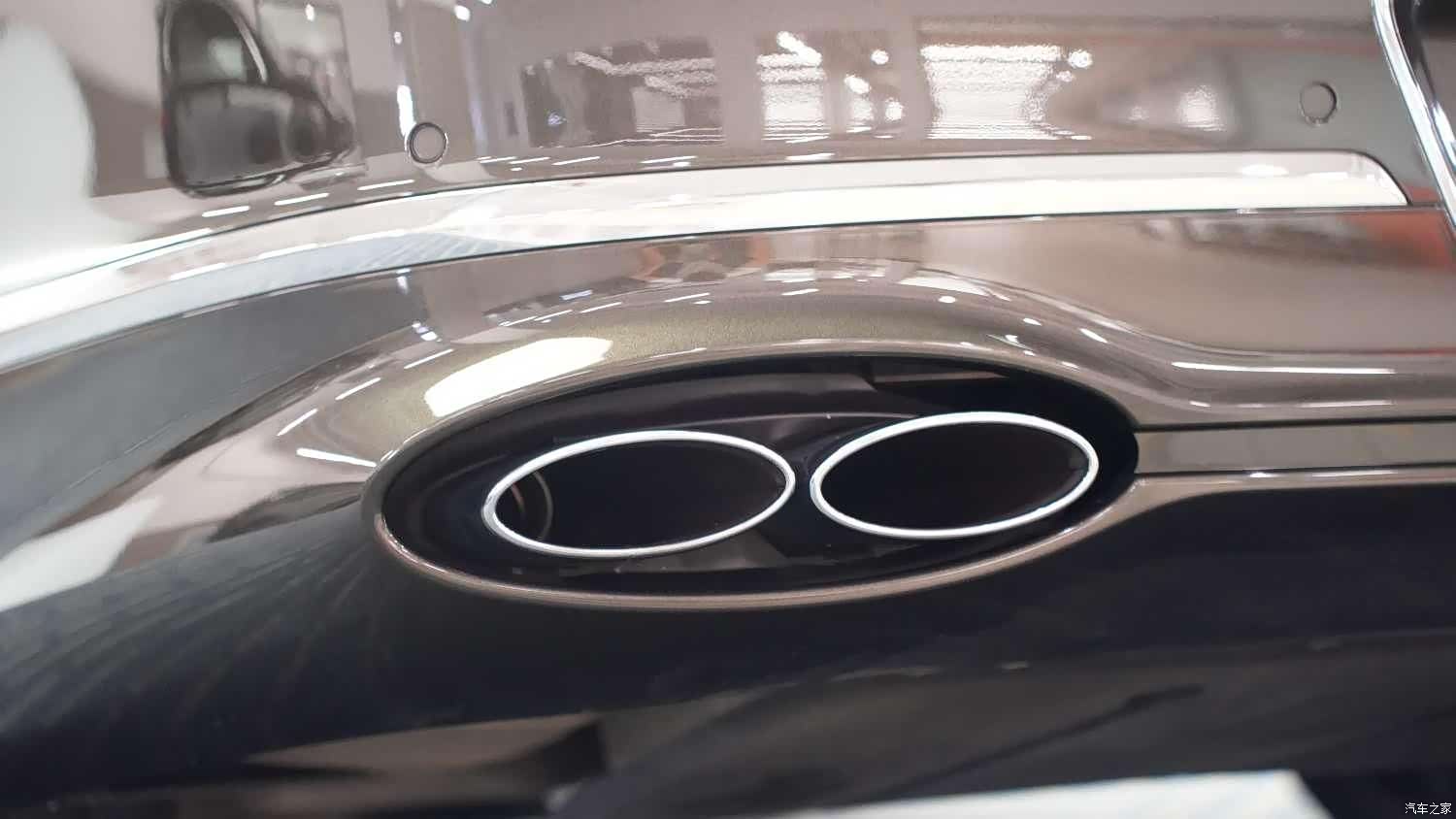 Bentley Flying Spur, 2024 9