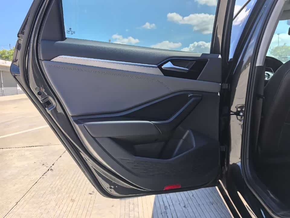 Volkswagen Sagitar Volkswagen Sagitar