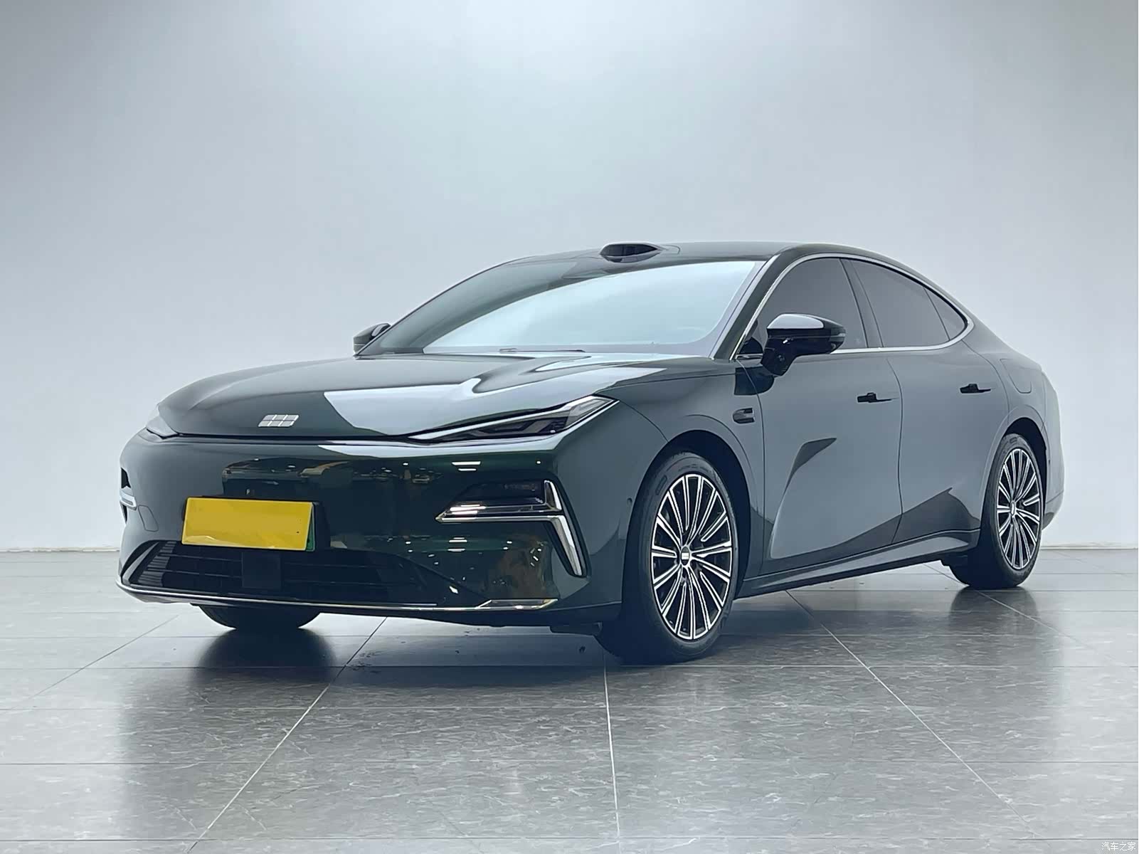 Geely 8, 2025 1