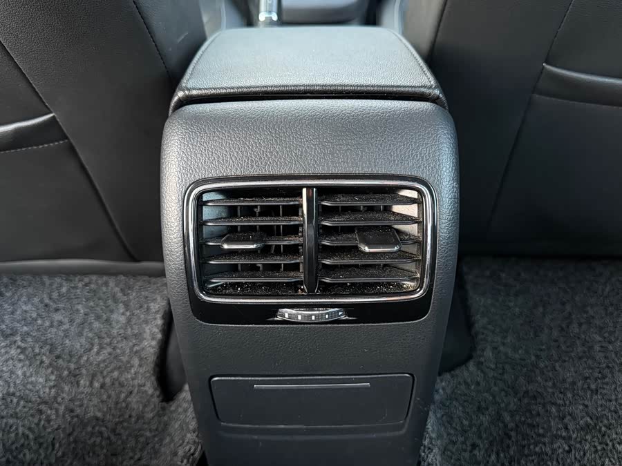 Volkswagen Sagitar 2017, фото 13