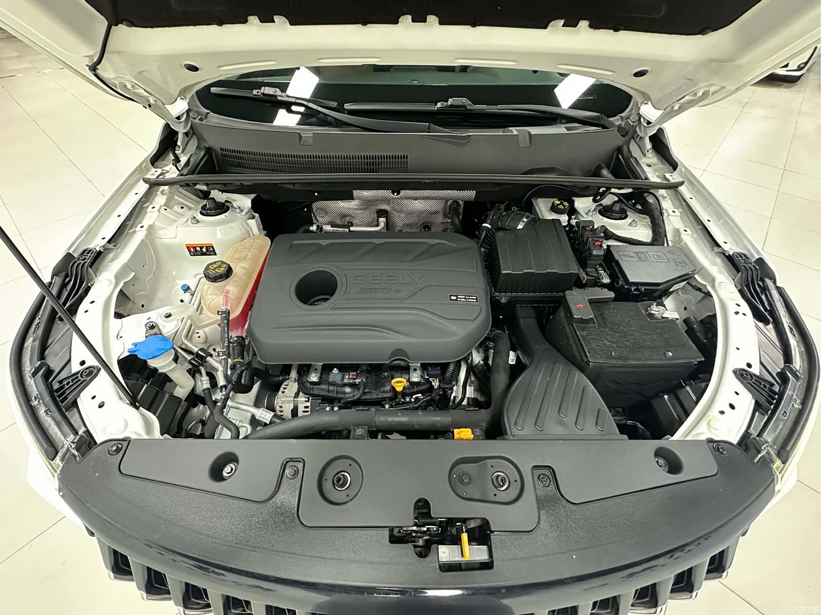 Geely X6, 2022 8