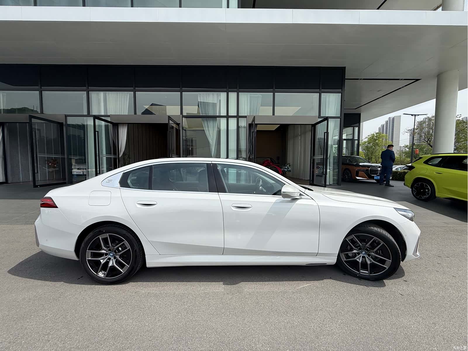 BMW i5, 2025 3