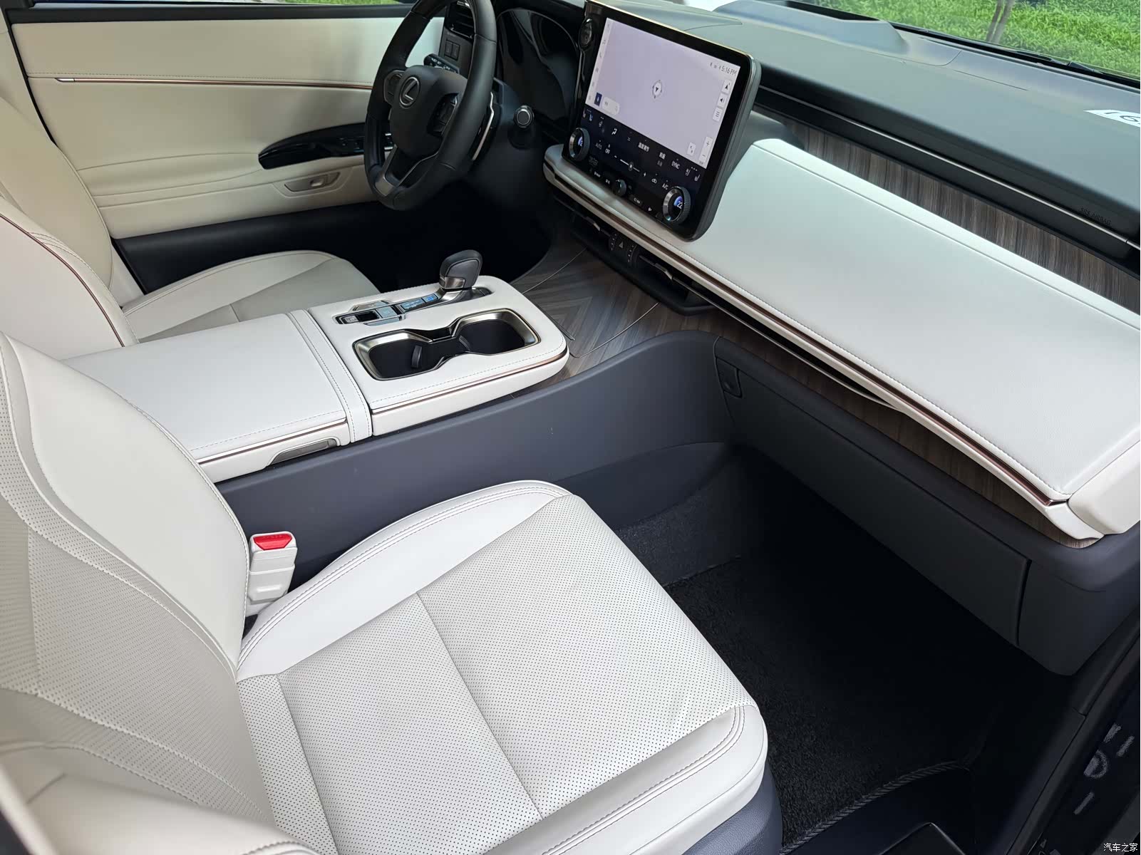 Lexus LM, 2024 9