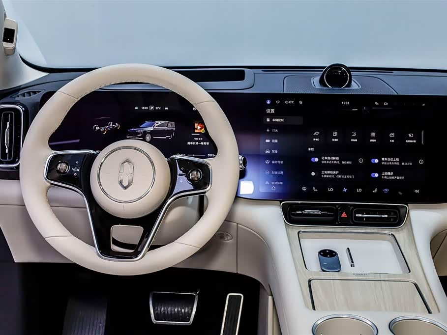 AITO Ask the world M8