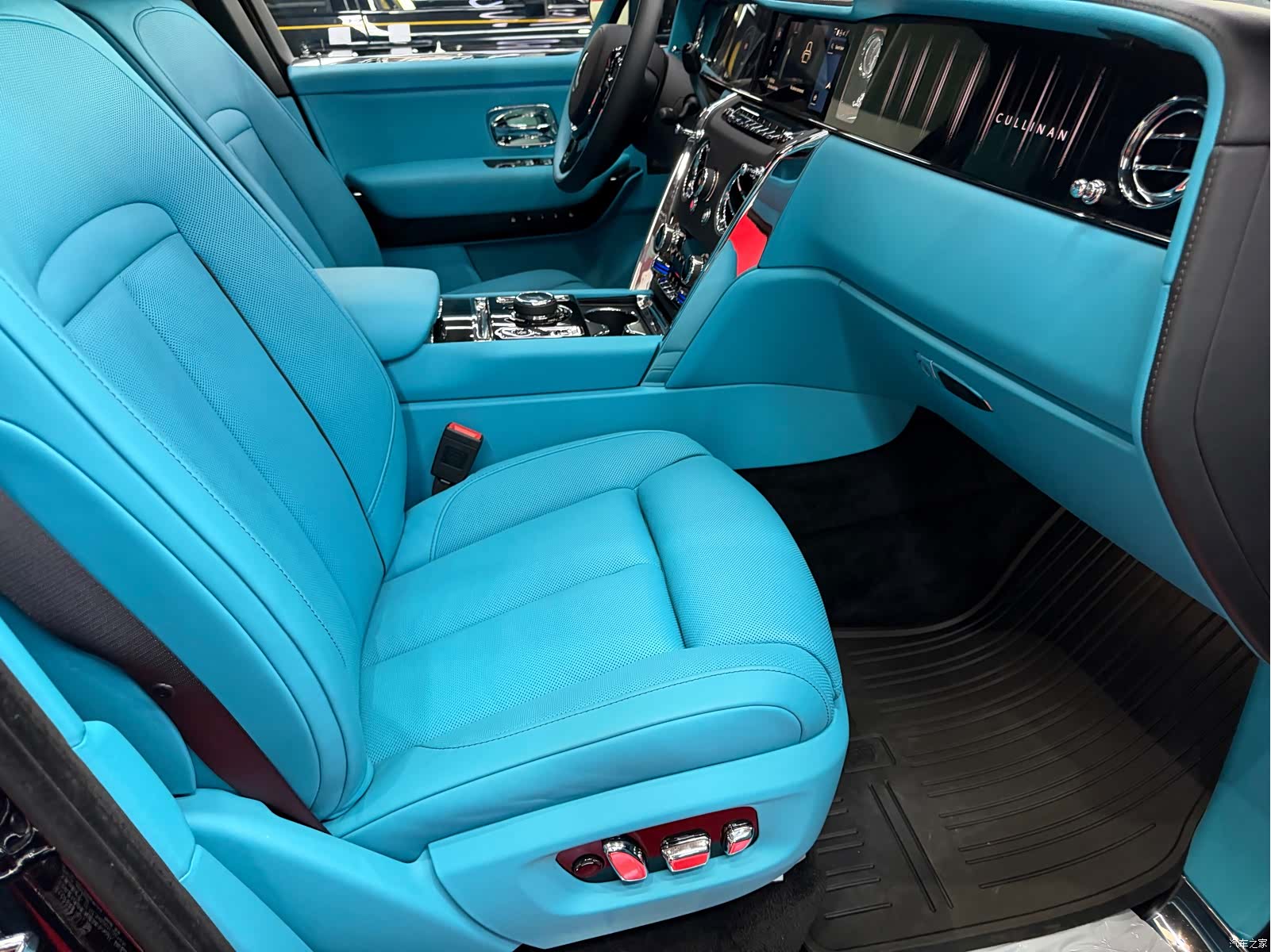 Rolls-Royce Cullinan, 2026 18