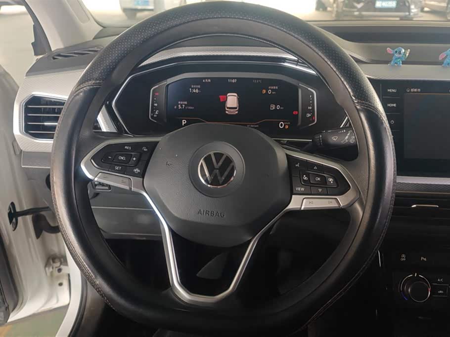 Volkswagen Exploring the shadow