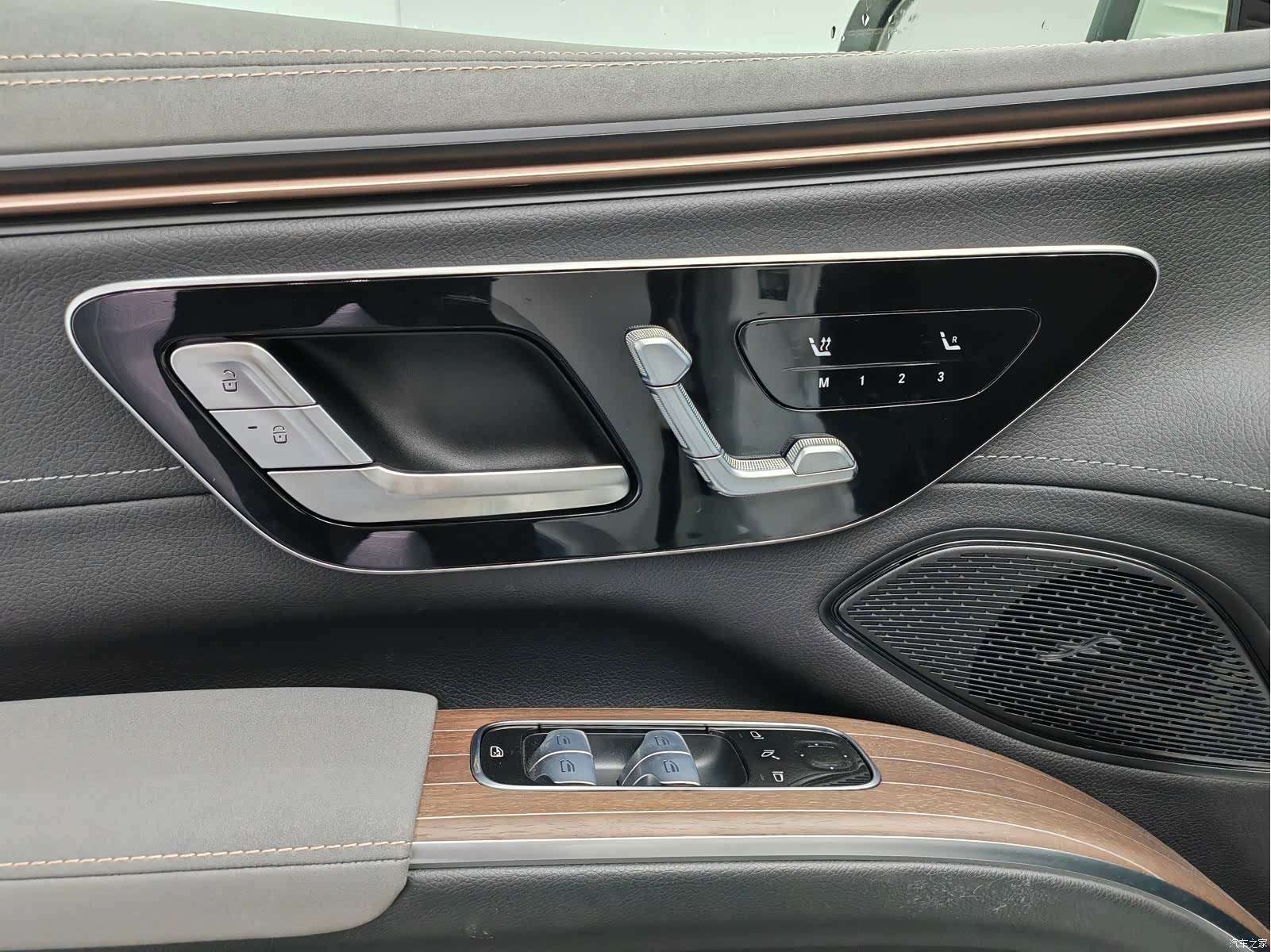 Mercedes-Benz EQS, 2025 16