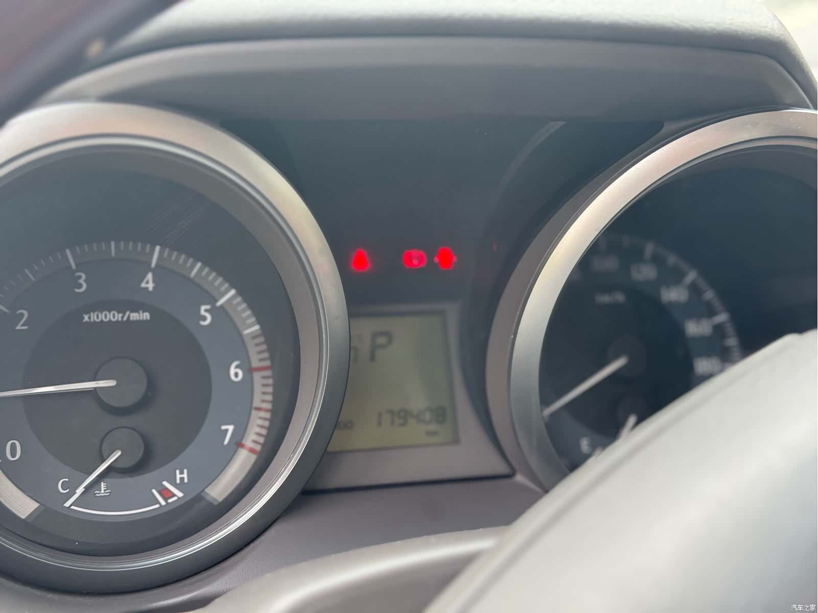 Toyota Prado, 2015 10