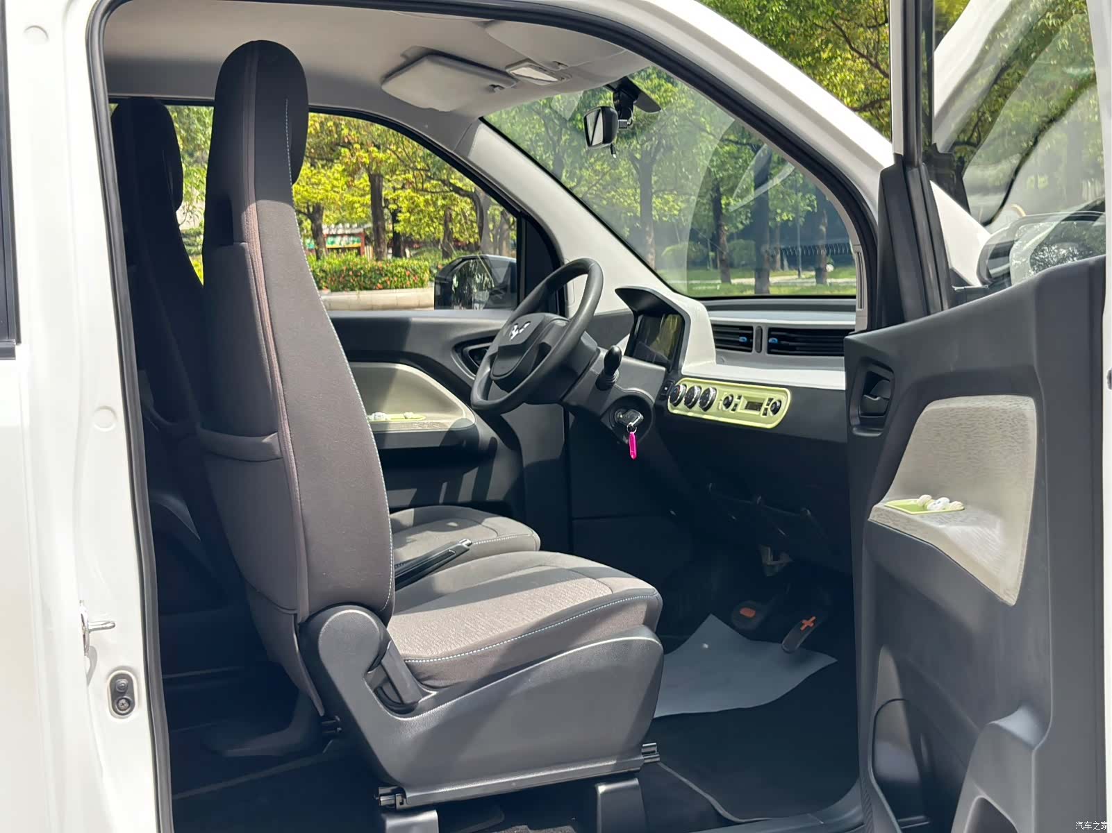 Wuling MINIEV, 2022 10