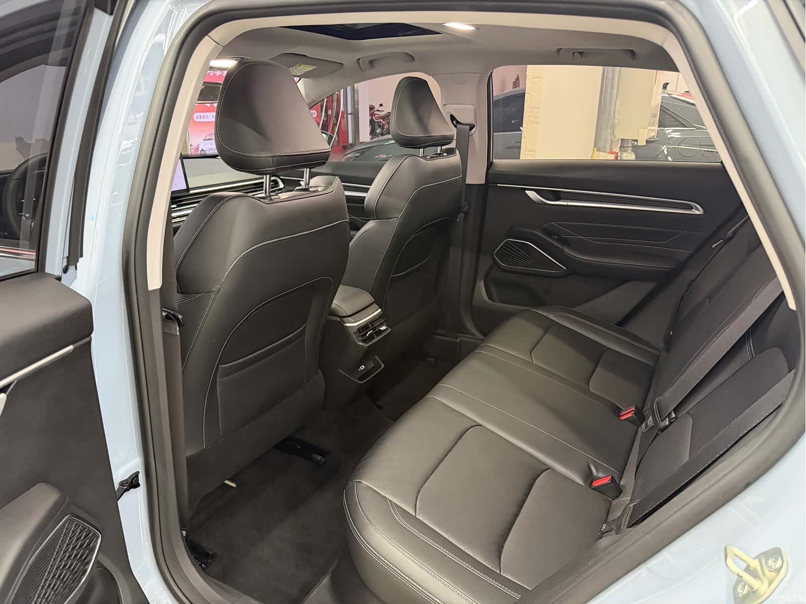 Geely Emgrand, 2023 13