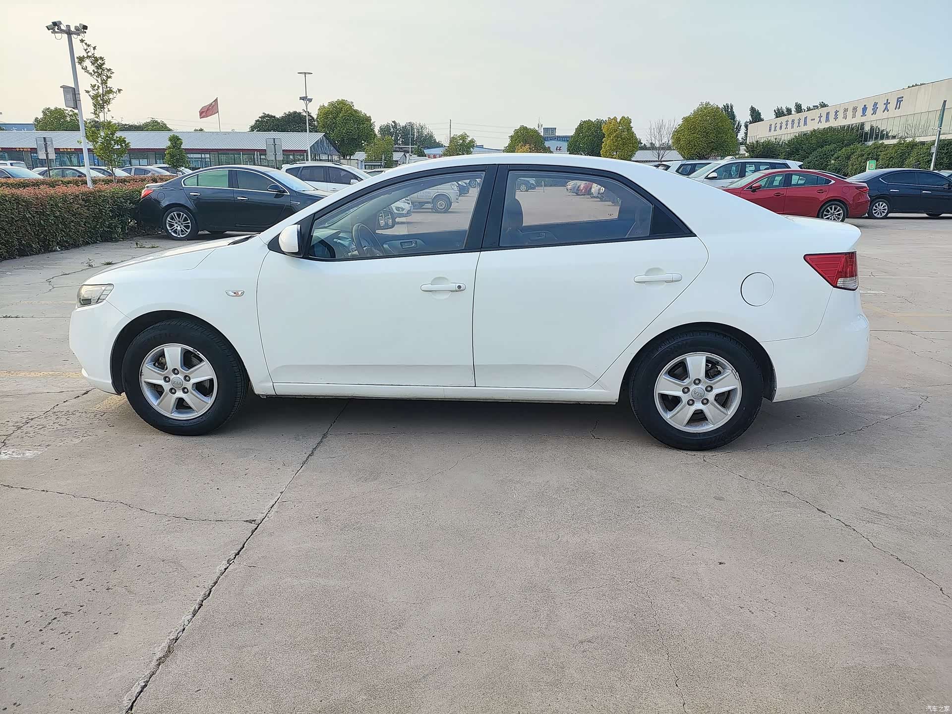 Kia GLS, 2012 8