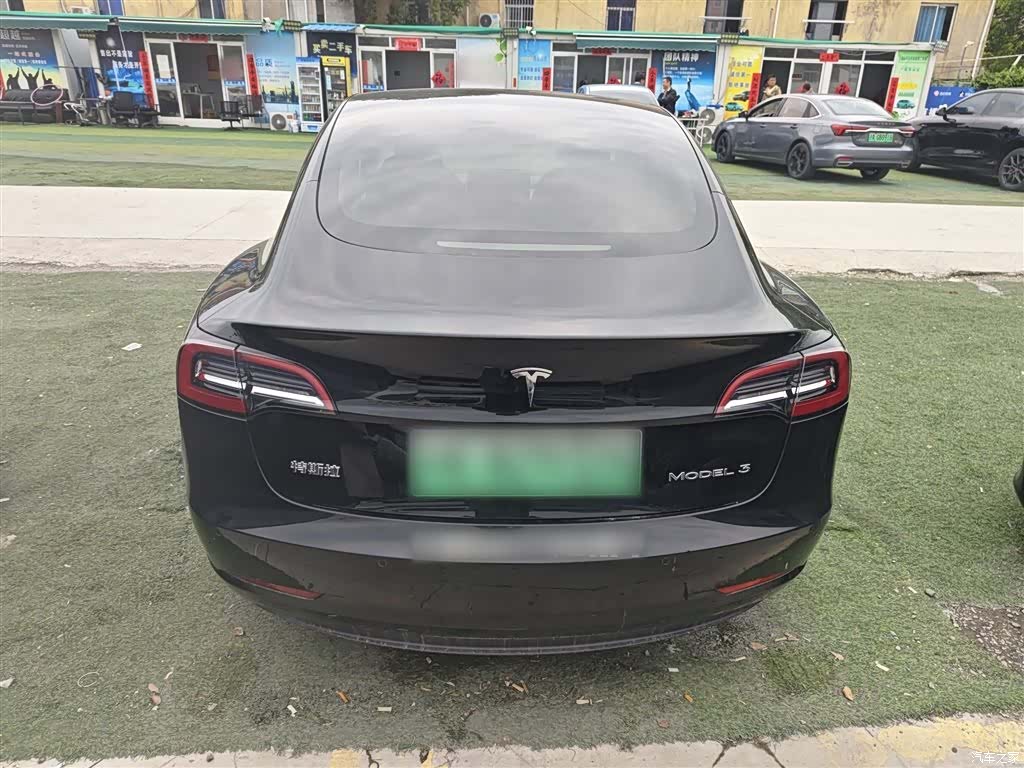 Tesla Model 3, 2023 4