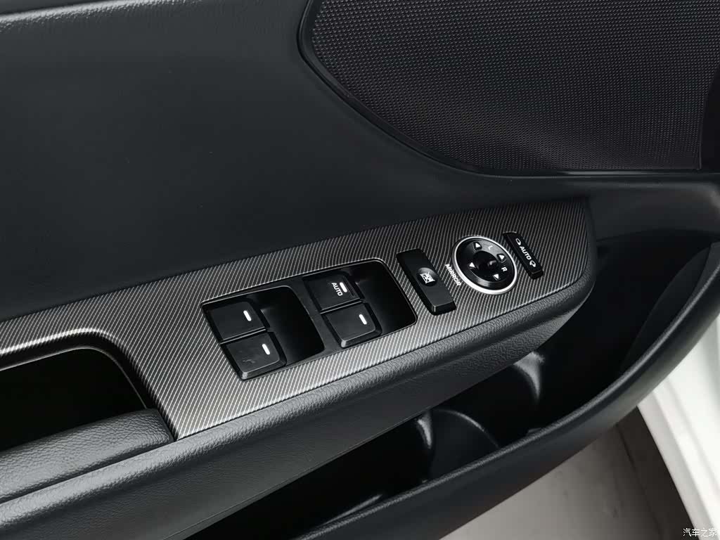 Hyundai DLX, 2017 9