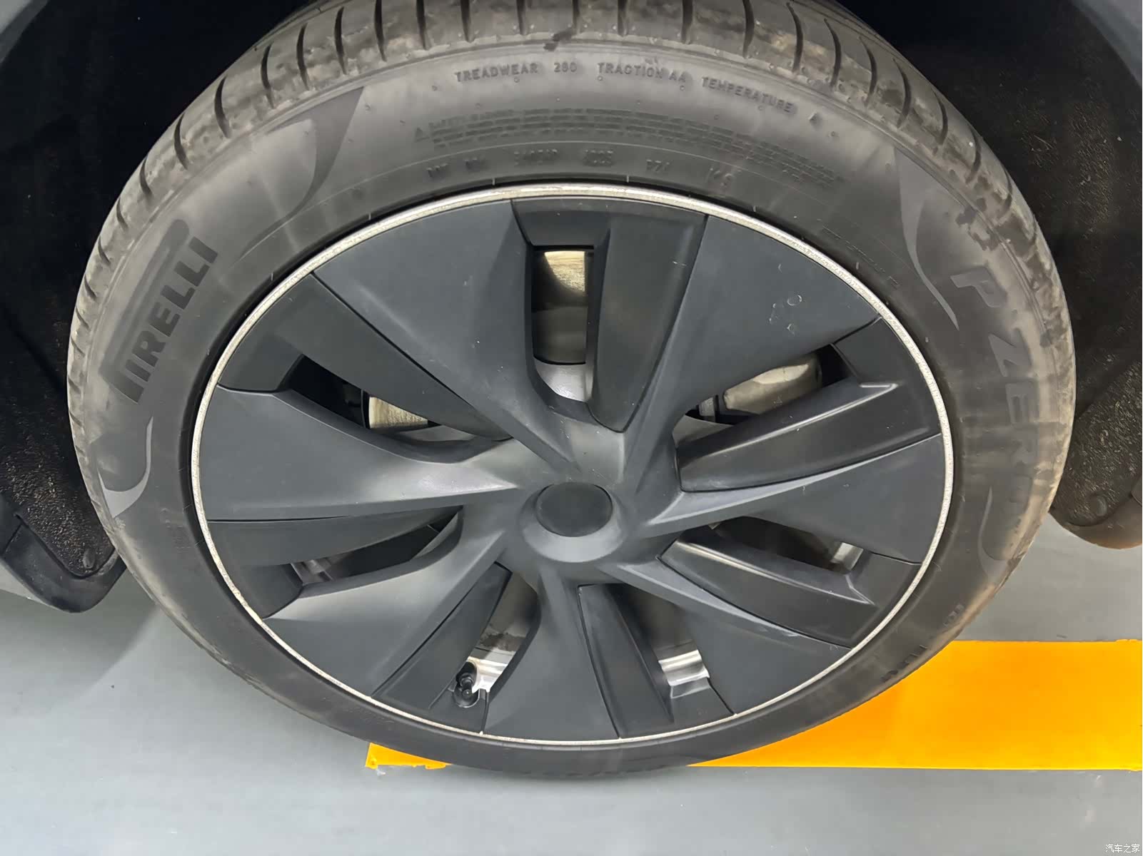 Tesla Model Y, 2023 15