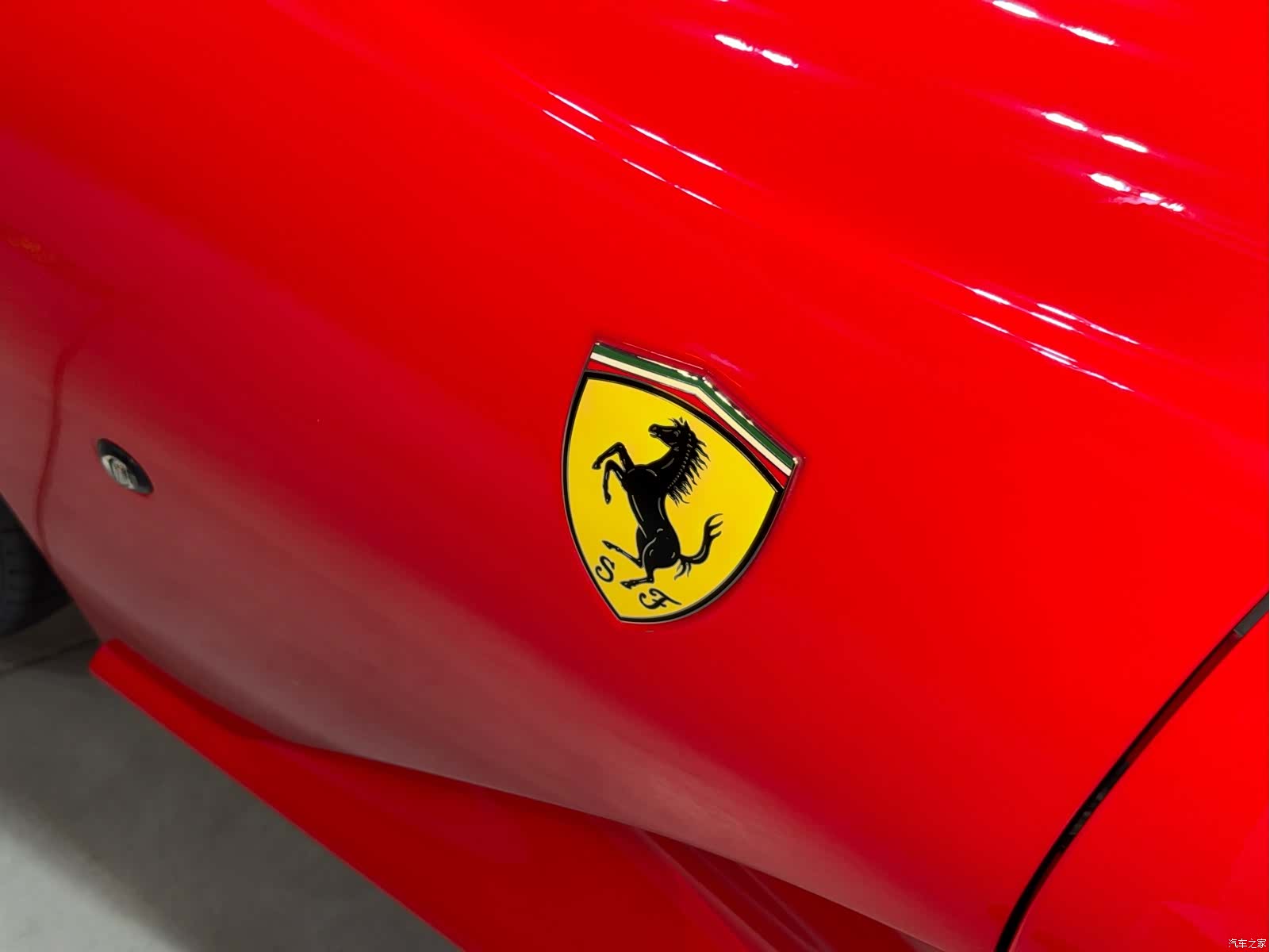 Ferrari 812, 2022 7