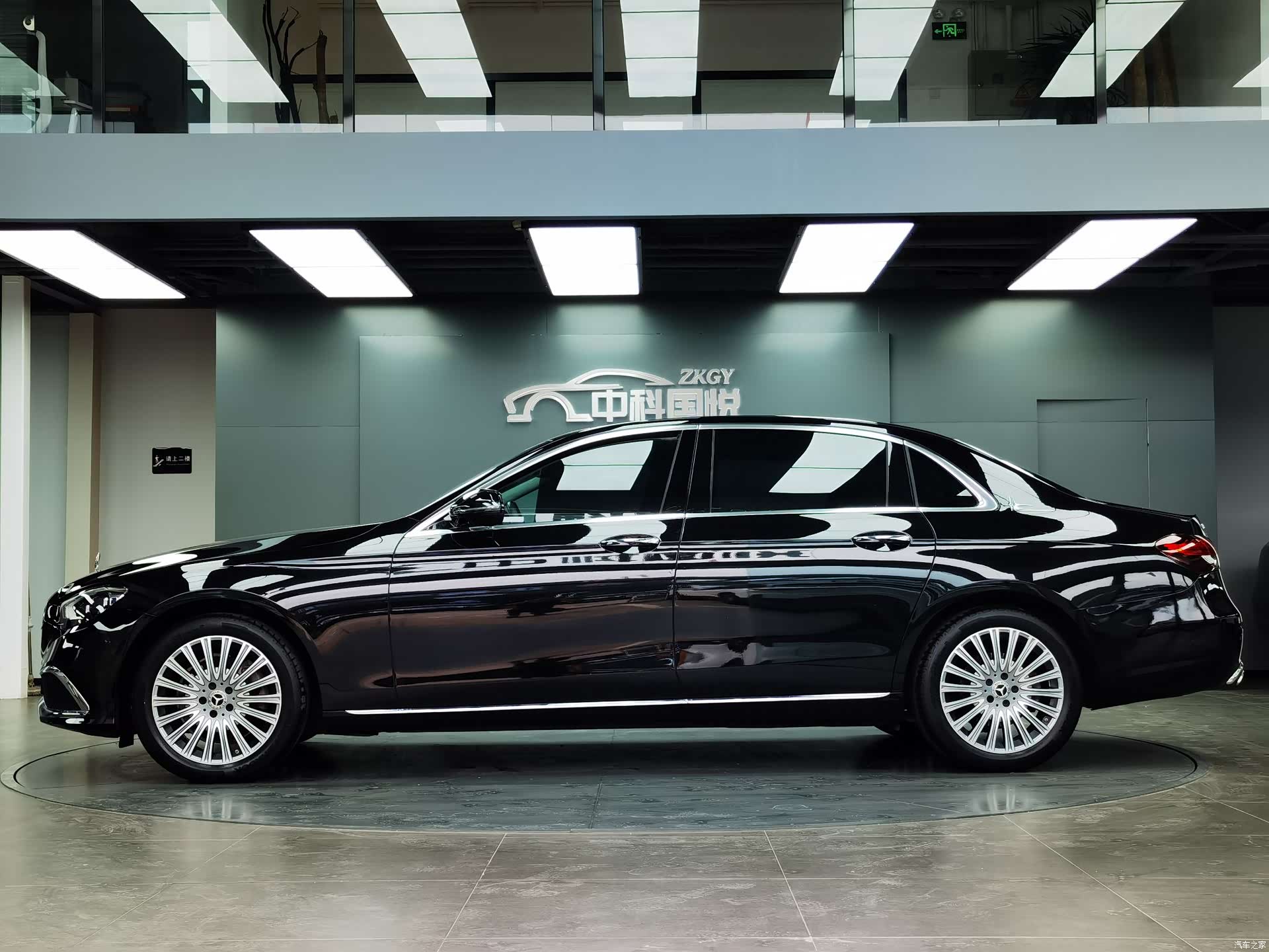 Mercedes-Benz E-Class, 2021 3