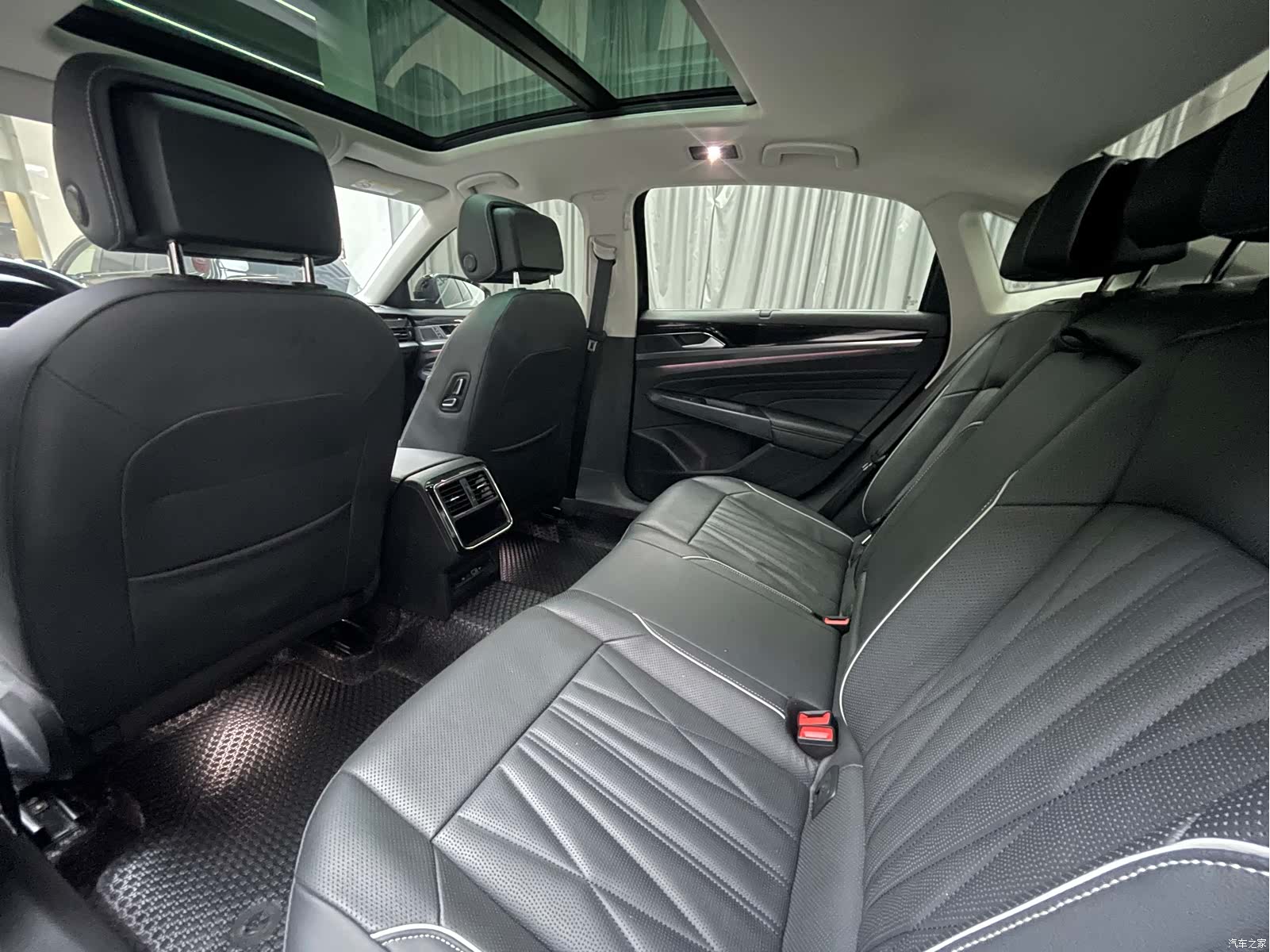 Volkswagen Passat, 2022 4
