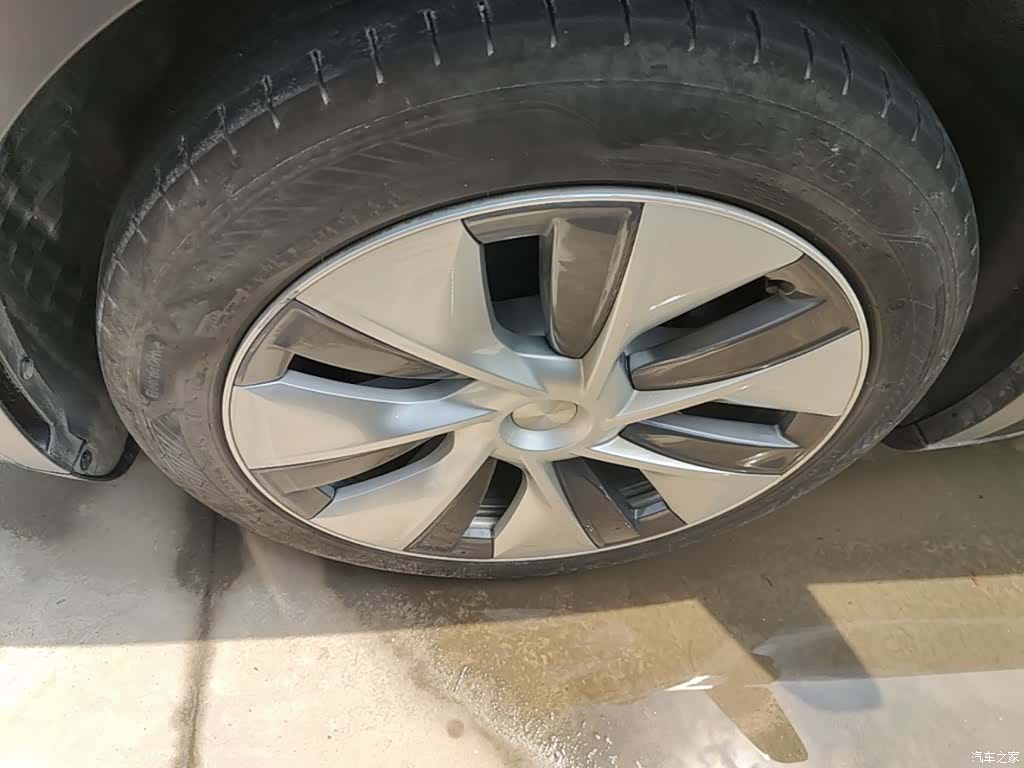 Tesla Model Y, 2023 23