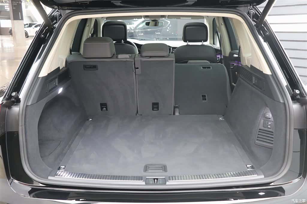 Volkswagen Touareg, 2024 28