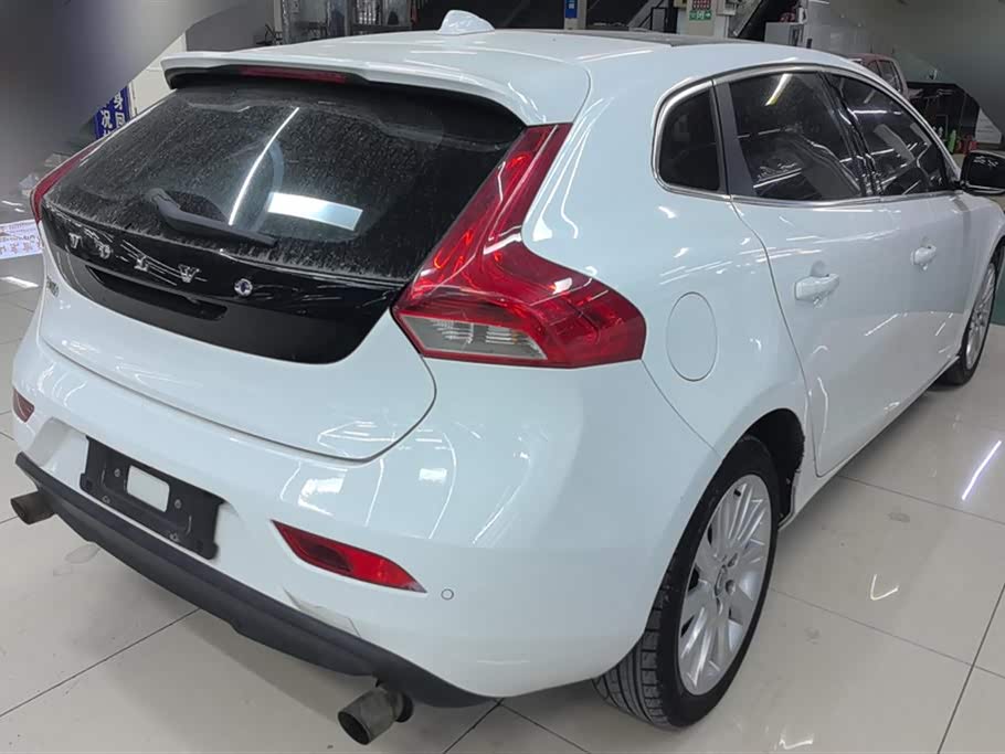 Volvo V40