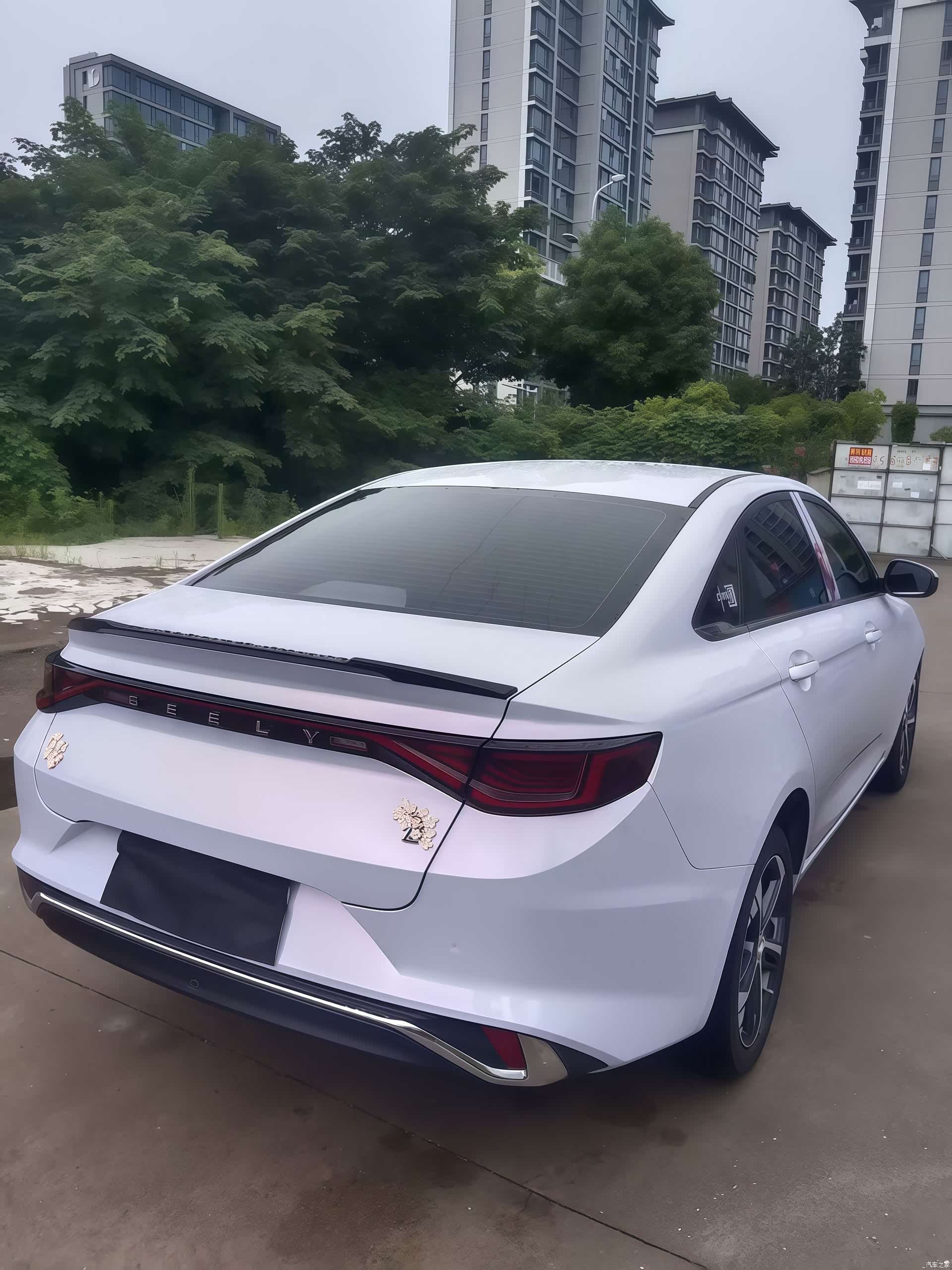 Geely Emgrand, 2022 15