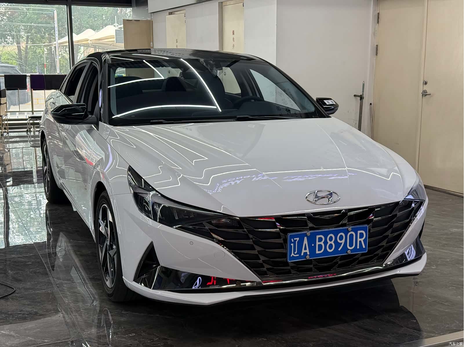 Hyundai Elantra, 2022 3
