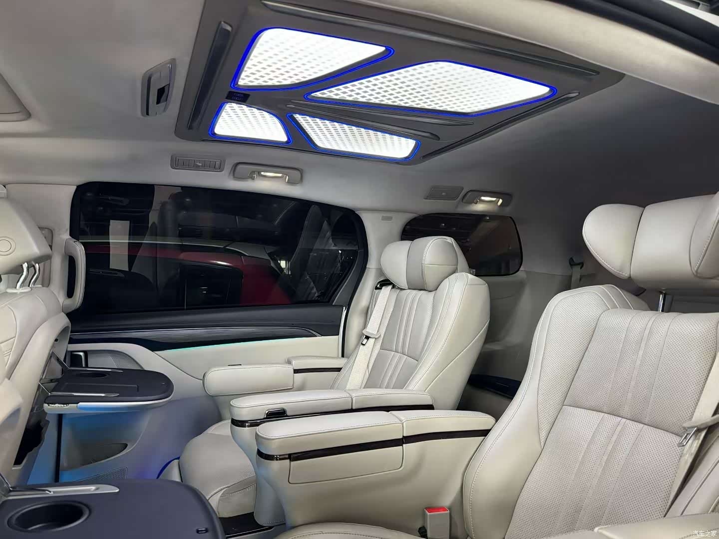Buick GL8, 2023 10
