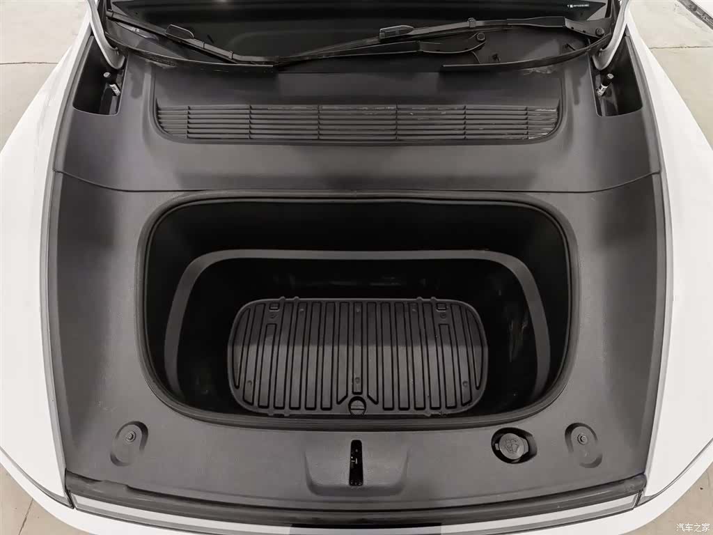 Tesla Model Y, 2025 6
