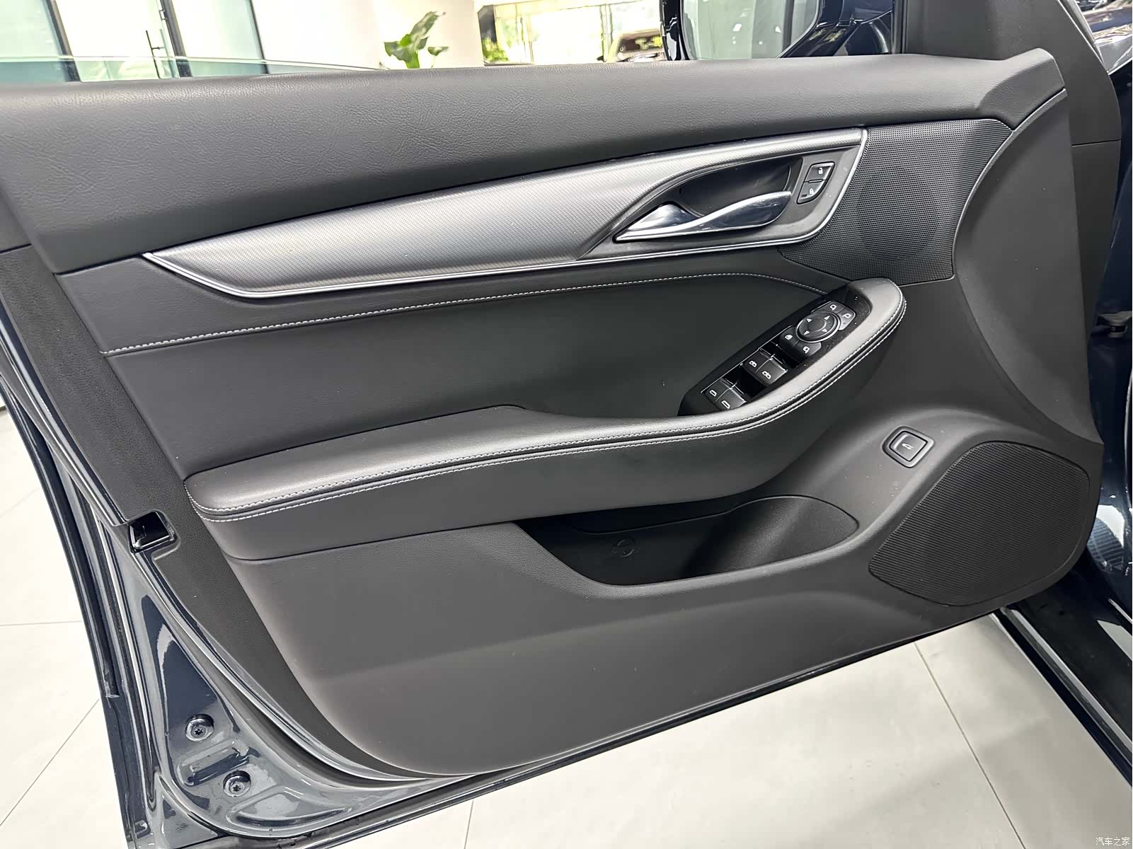 Cadillac CT5, 2022 все фото
