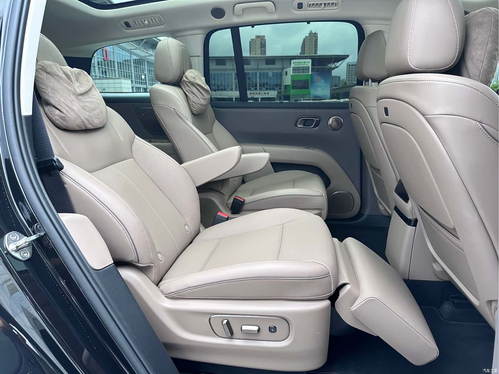 Li Auto i8, 2025 14