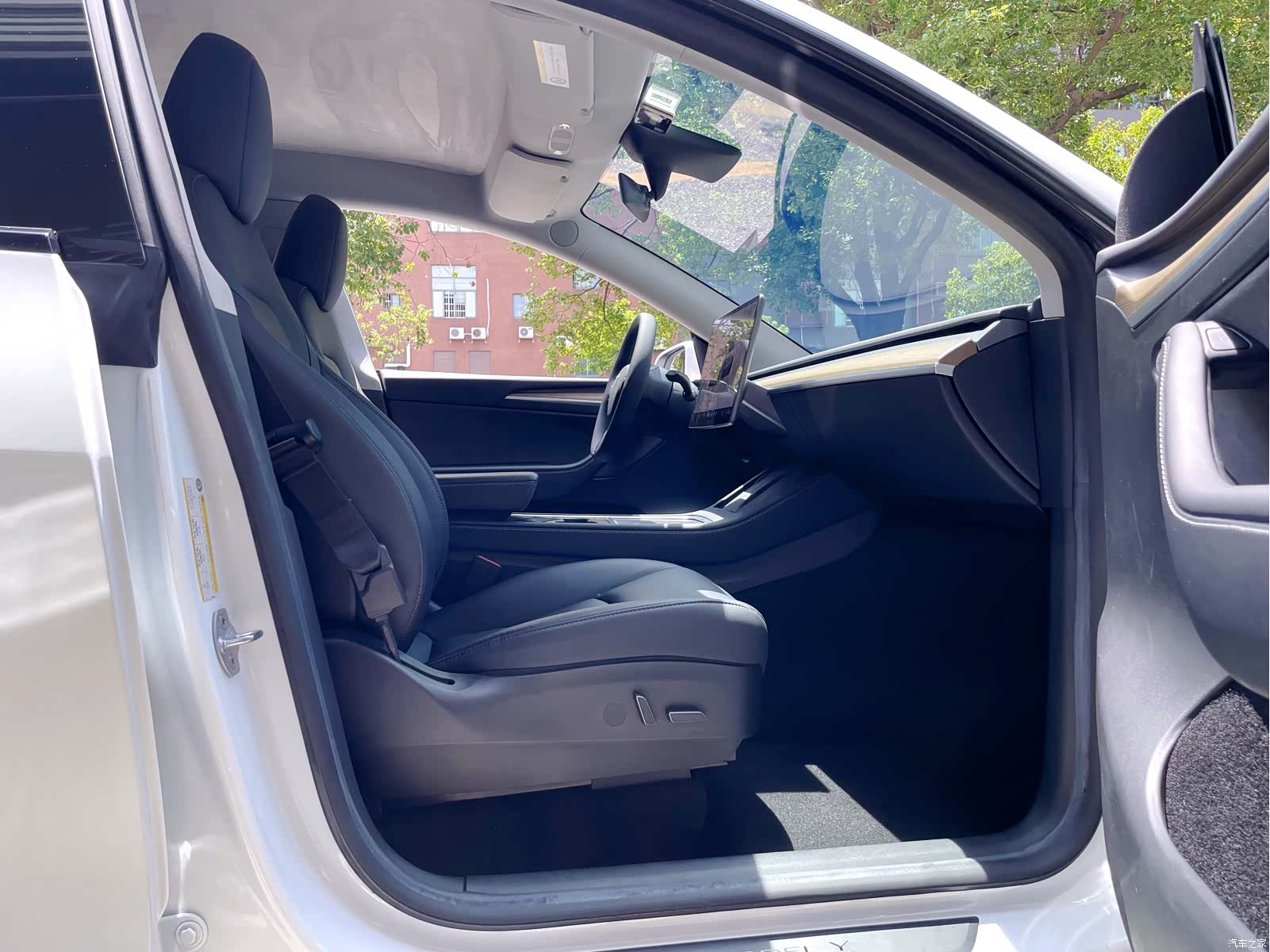 Tesla Model Y, 2023 14