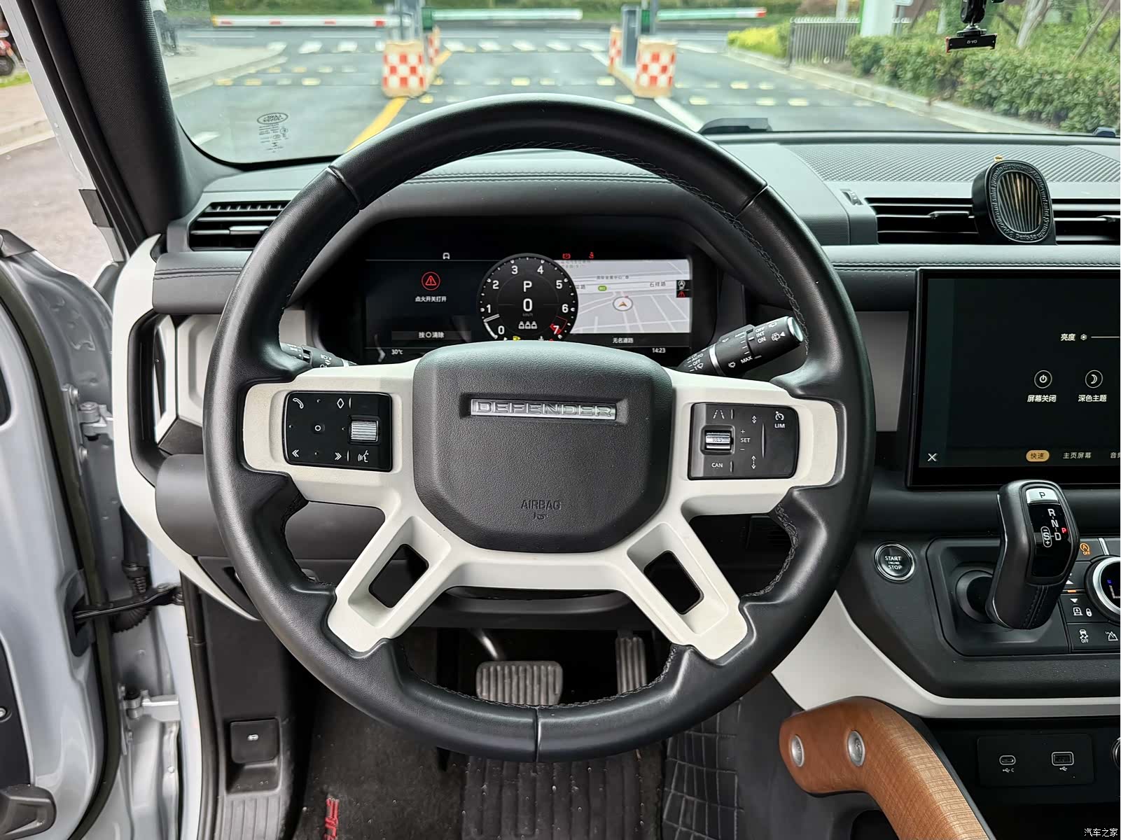 Land Rover Defender, 2022 9