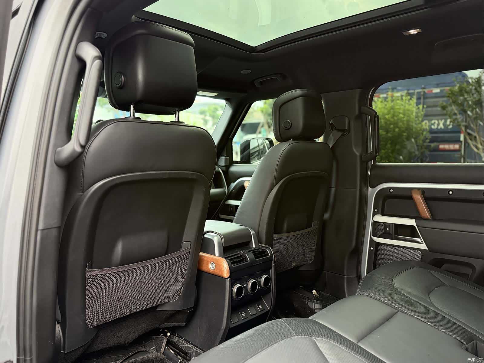 Land Rover Defender, 2022 13