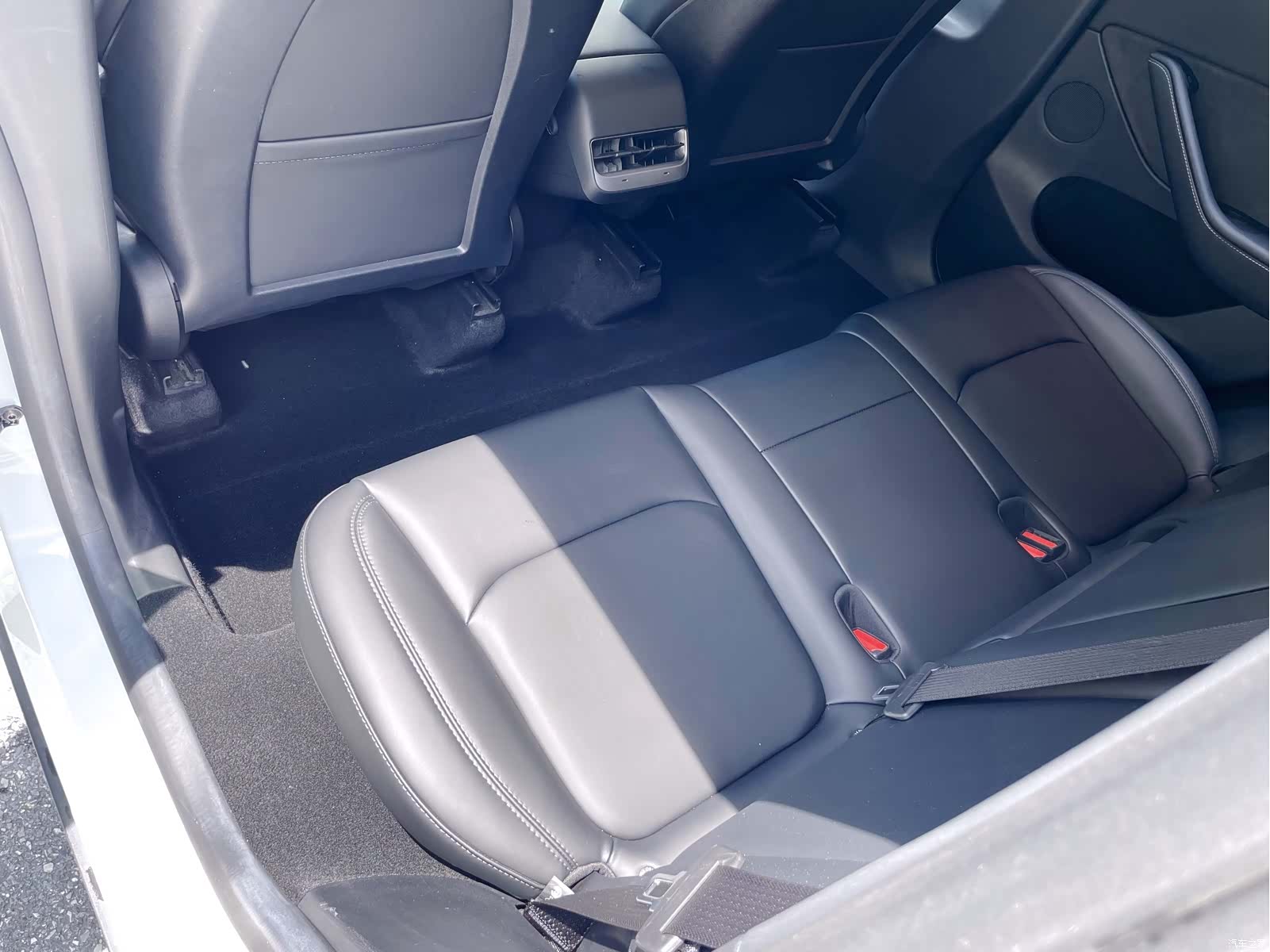 Tesla Model Y, 2023 17