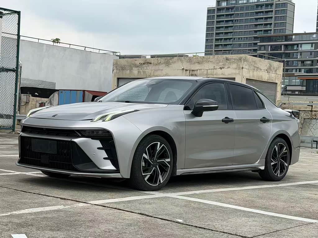Lynk & Co 03