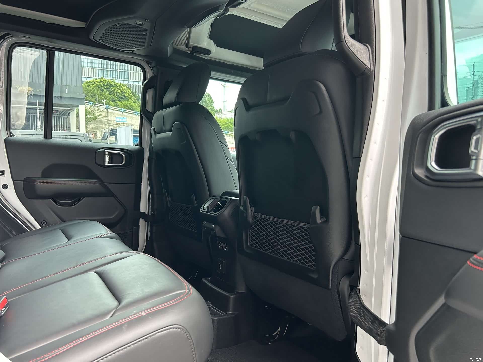 Jeep Wrangler, 2025 9