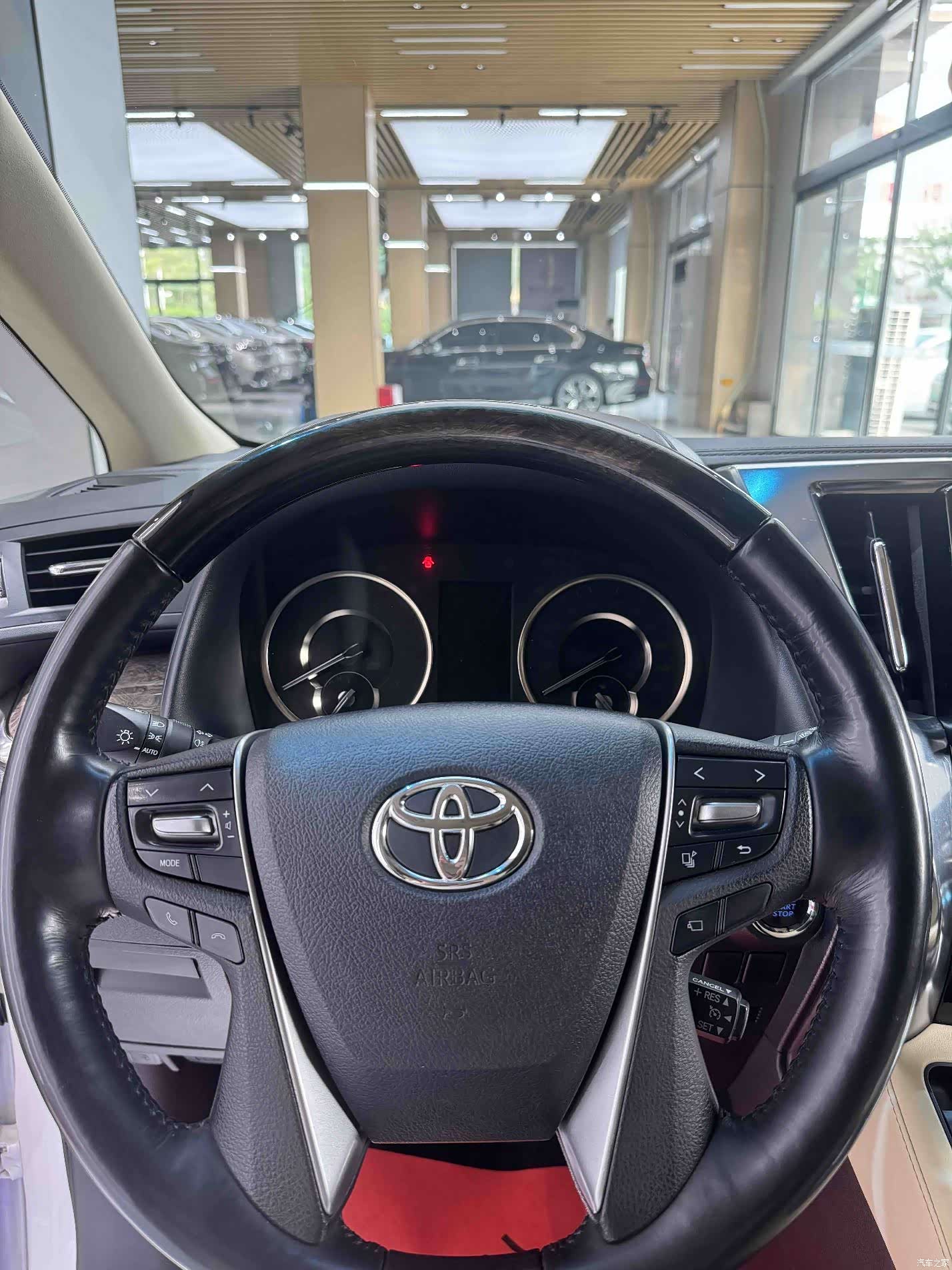 Toyota Alphard, 2019 12