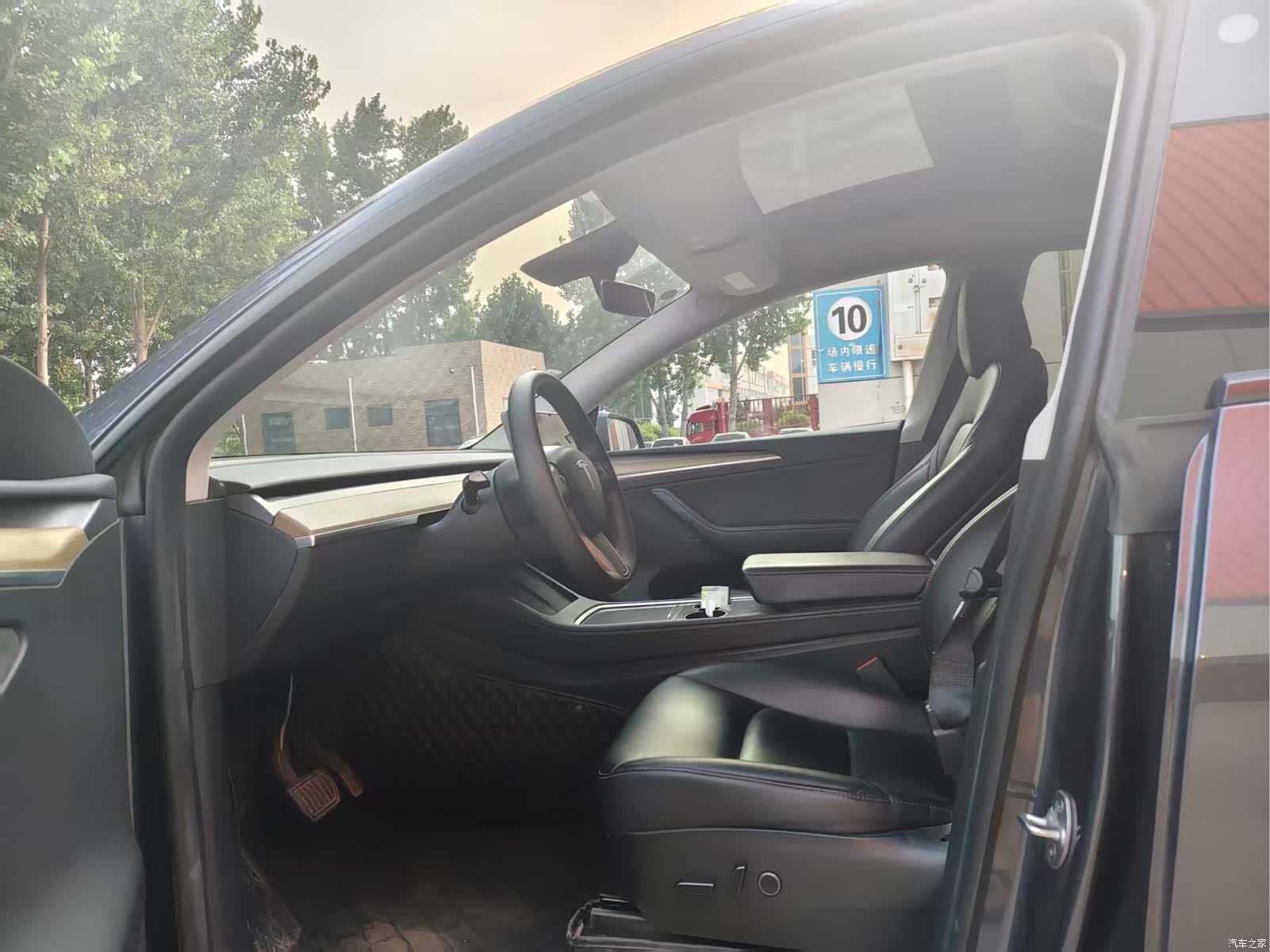 Tesla Model Y, 2022 3