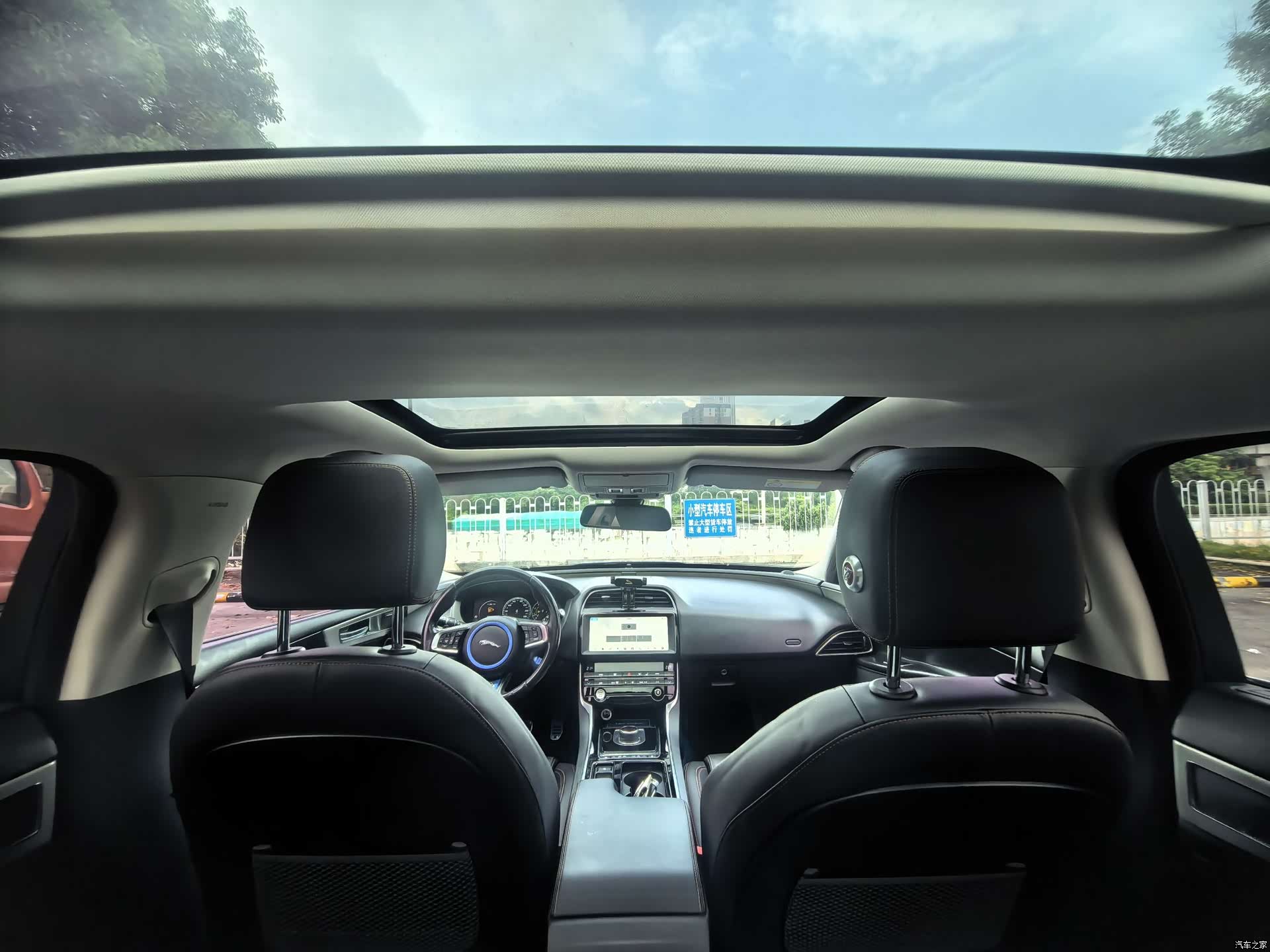 Land Rover XEL, 2020 11