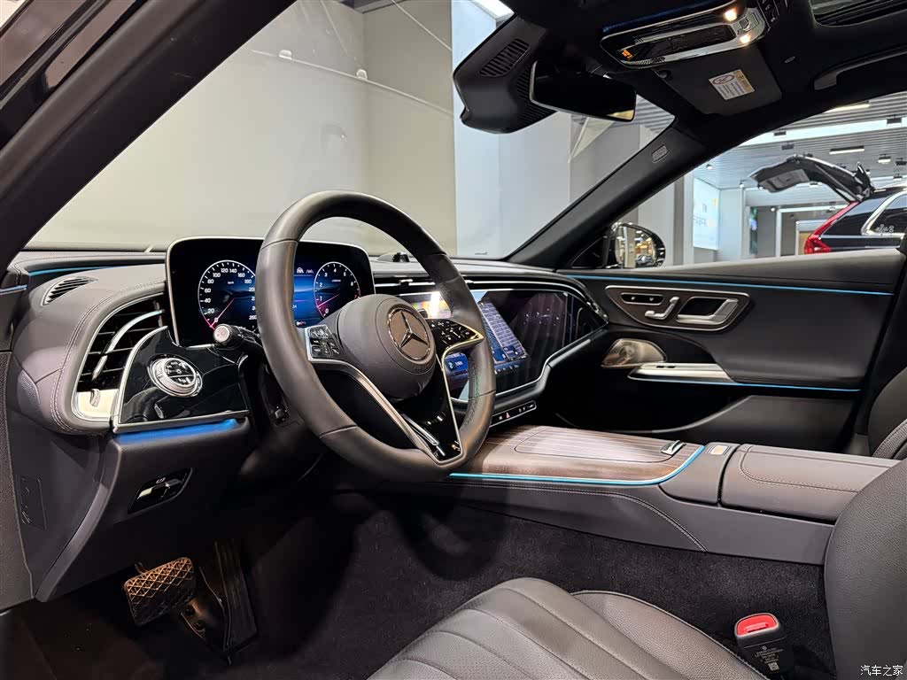 Mercedes-Benz E-Class, 2024 29