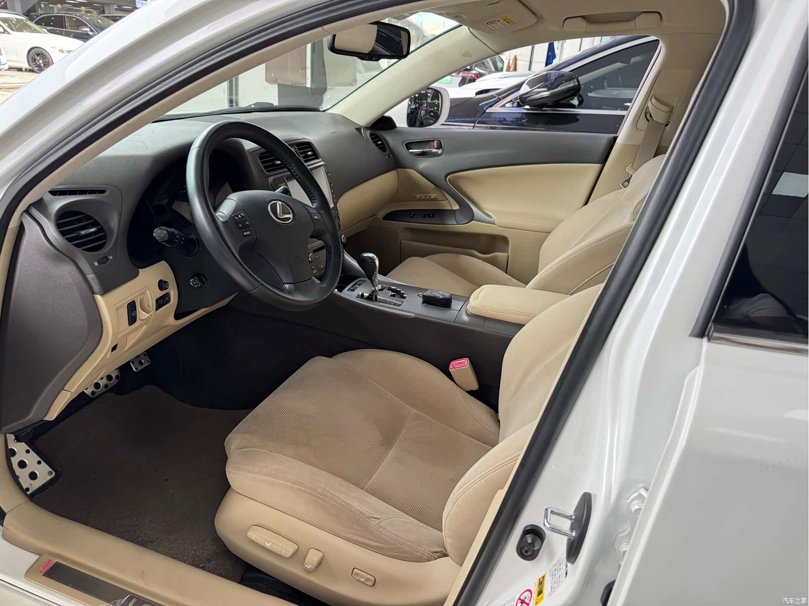 Lexus IS, 2010 4
