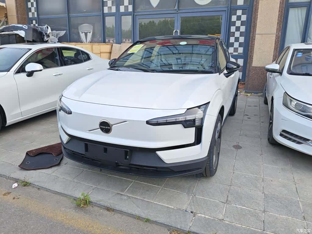 Volvo EX30, 2025 2