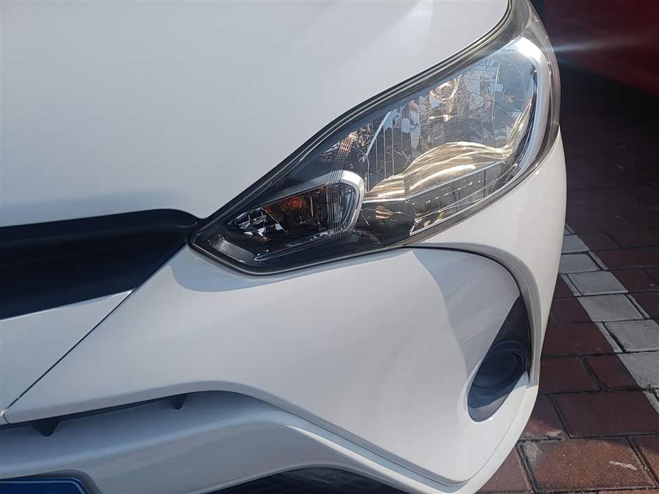 Toyota YARiS L to enjoy