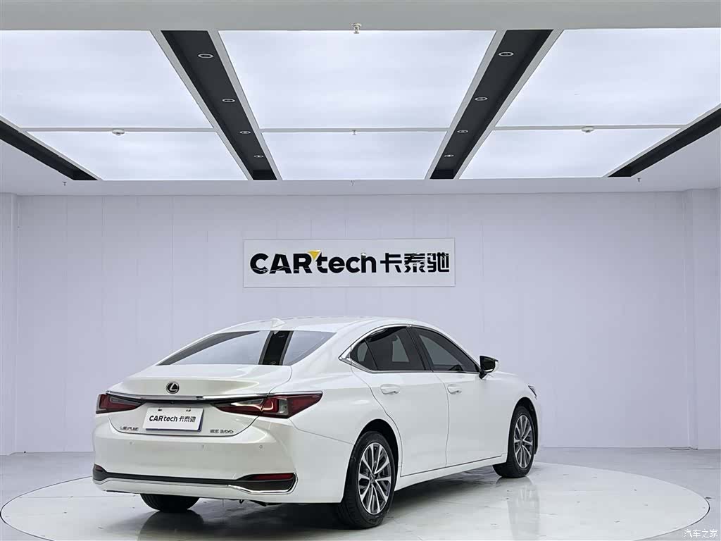 Lexus ES, 2024 все фото