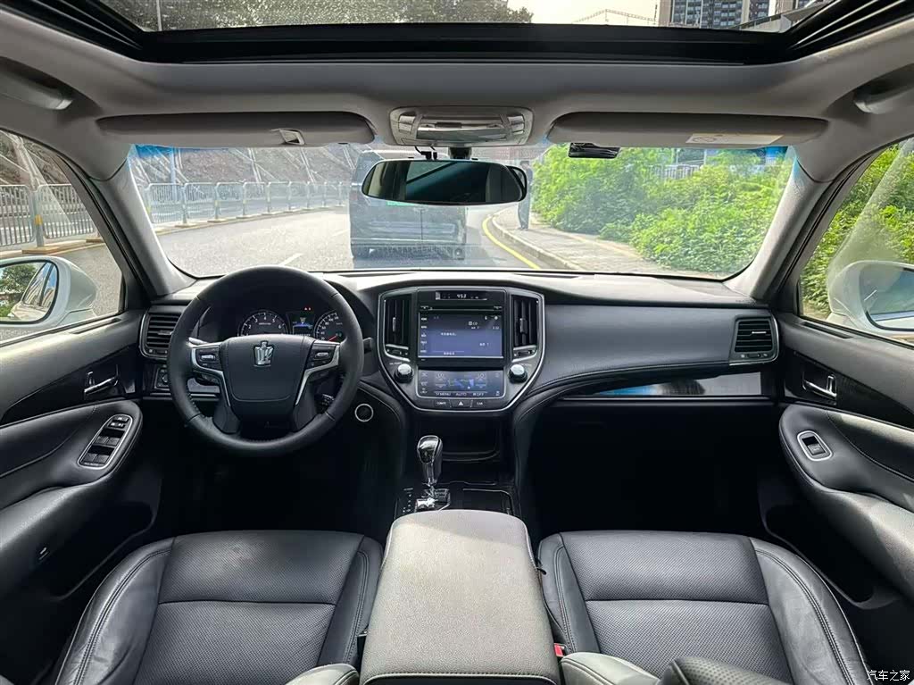 Toyota Crown, 2017 9