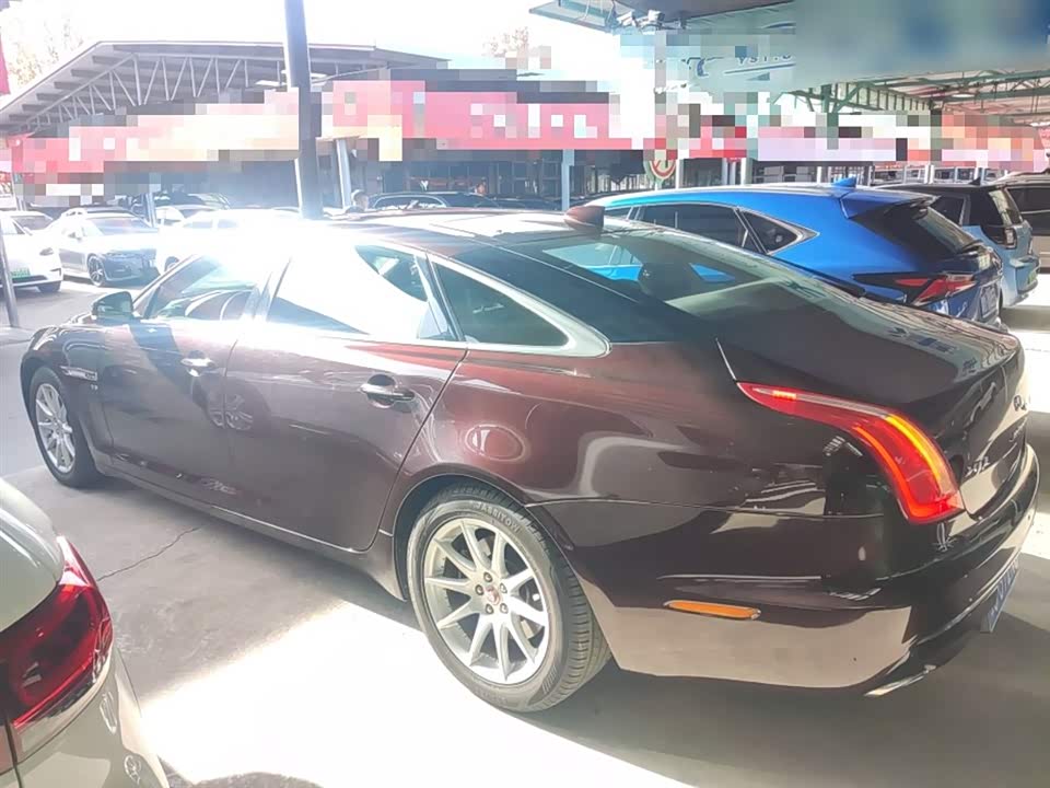 Jaguar XJ