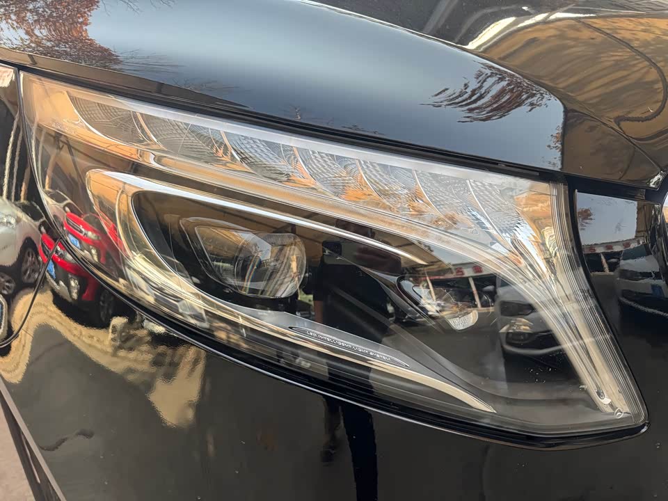 Mercedes-Benz V-class