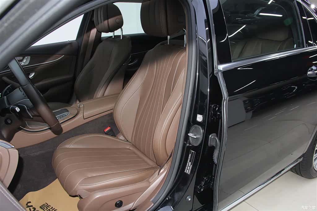 Mercedes-Benz E-Class, 2023 18