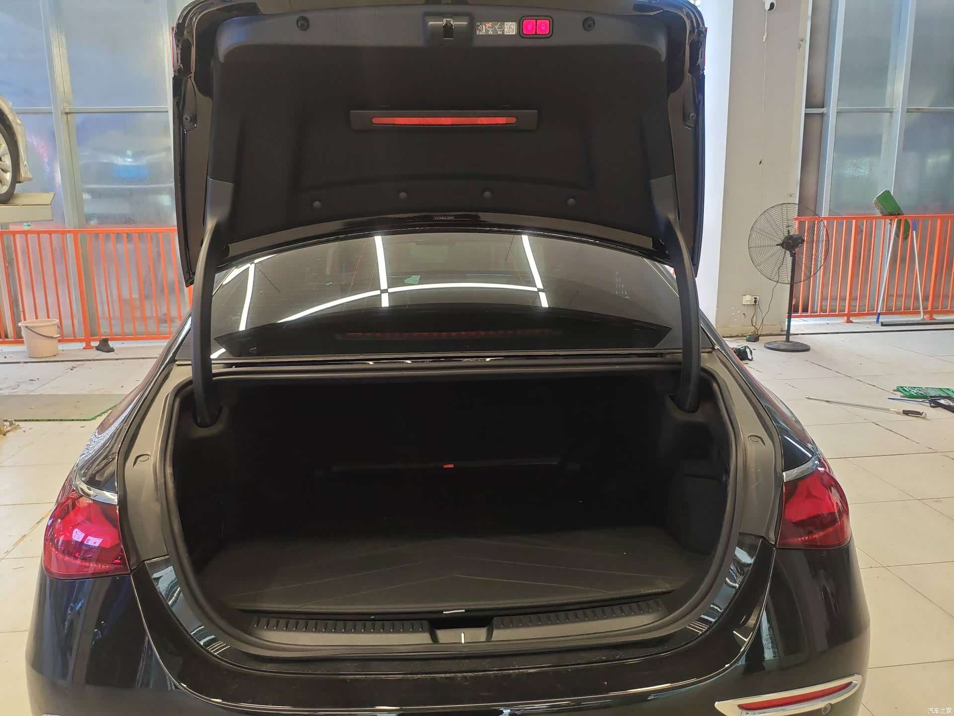 Mercedes-Benz E-Class, 2025 9