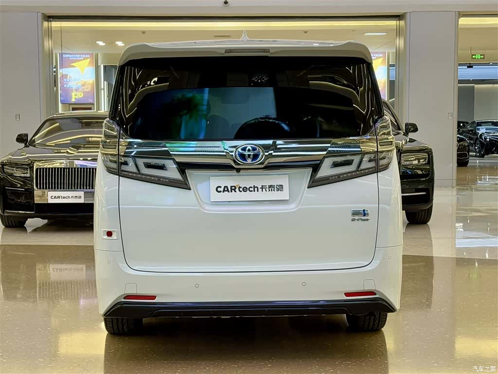 Toyota Vellfire, 2022 10